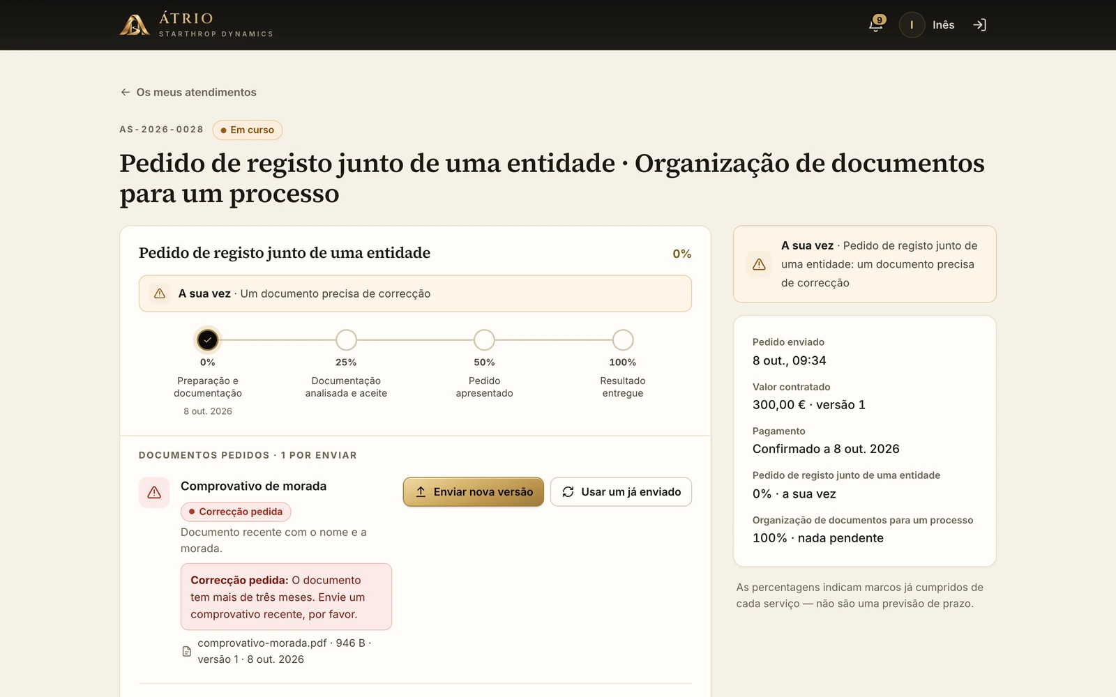 O atendimento no navegador do computador: um serviço com marcos de progresso, um documento com correção pedida e, ao lado, o resumo com o pagamento confirmado